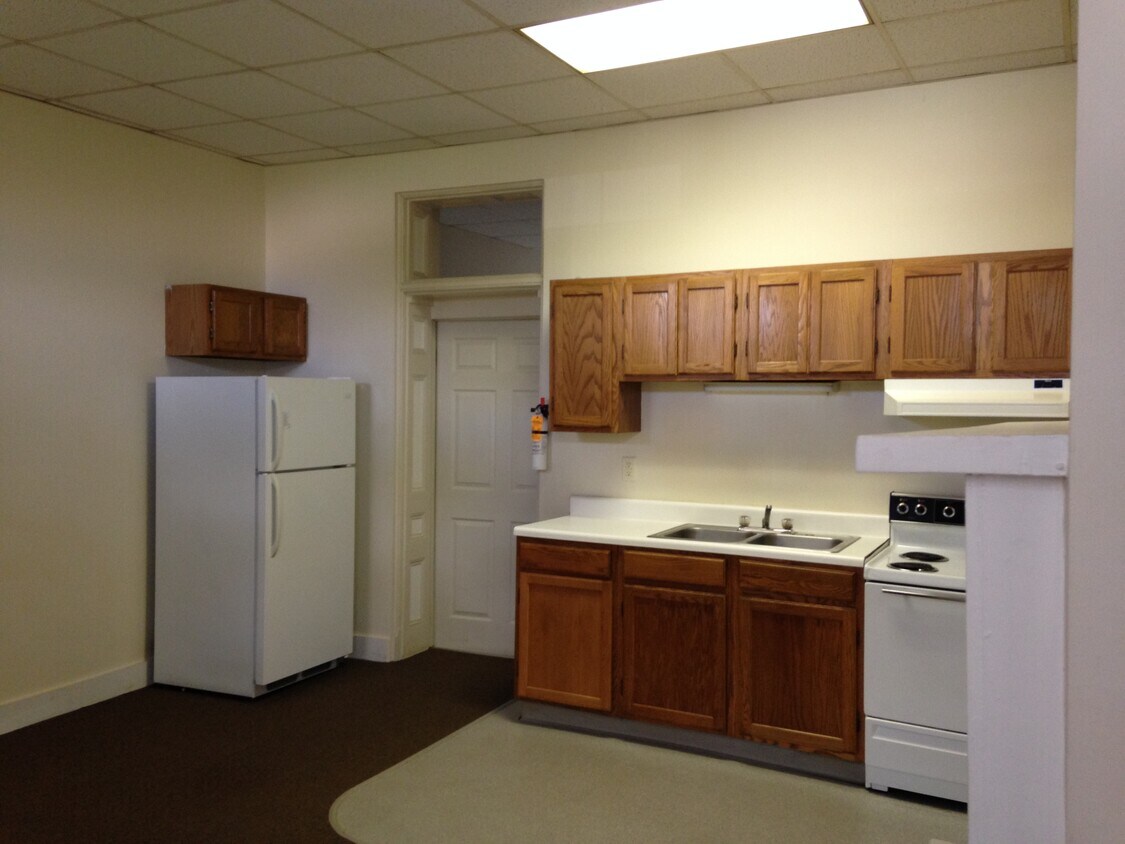 Kitchen - Unit 101 - 215 E Water St