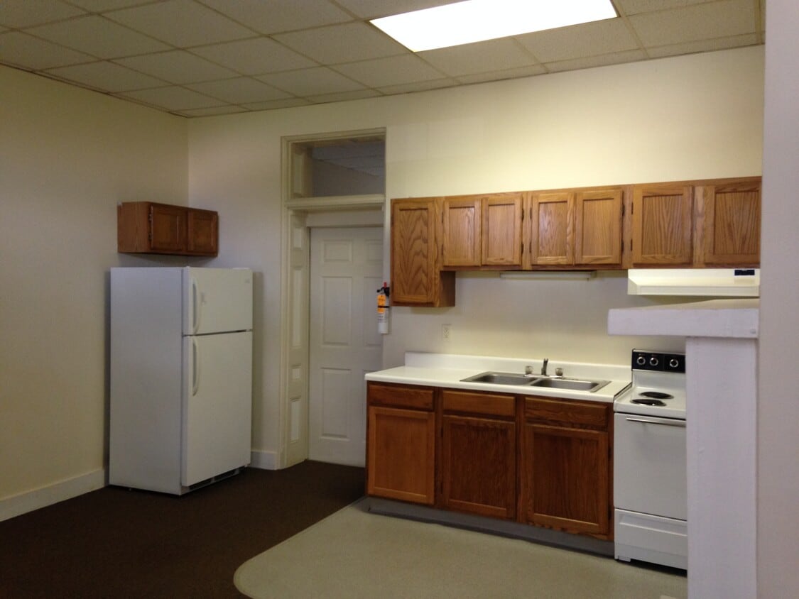 Kitchen - Unit 101 - 215 E Water St