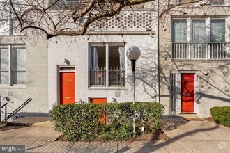 Building Photo - 725 Delaware Ave SW