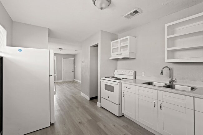 Photo - 7815 Glass St Townhome
