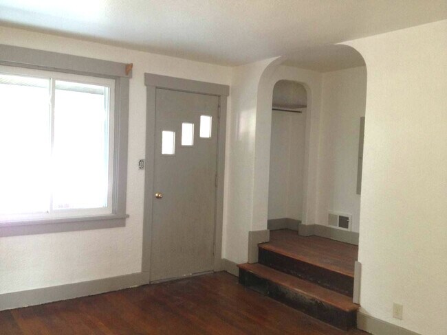 Building Photo - 1837 Fallowfield Ave