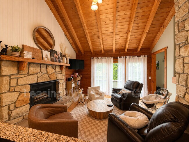 Foto del edificio - 134 Woodbridge Dr