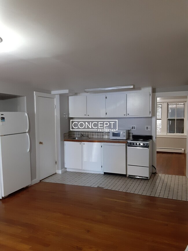 Building Photo - 72 Revere St