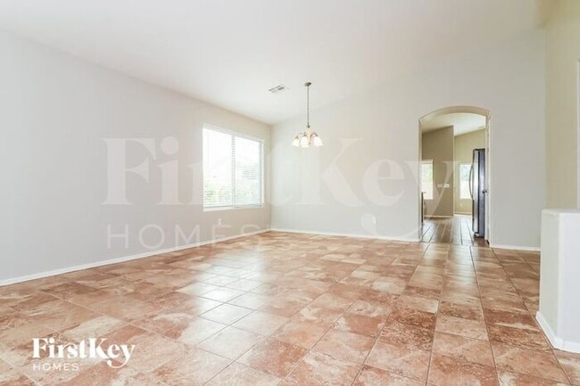 Foto del edificio - 5417 W Pleasant Ln