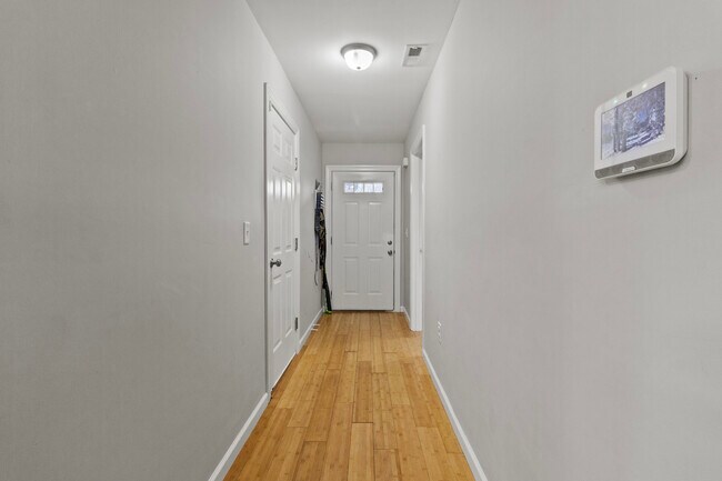 Building Photo - 1710 Charles St