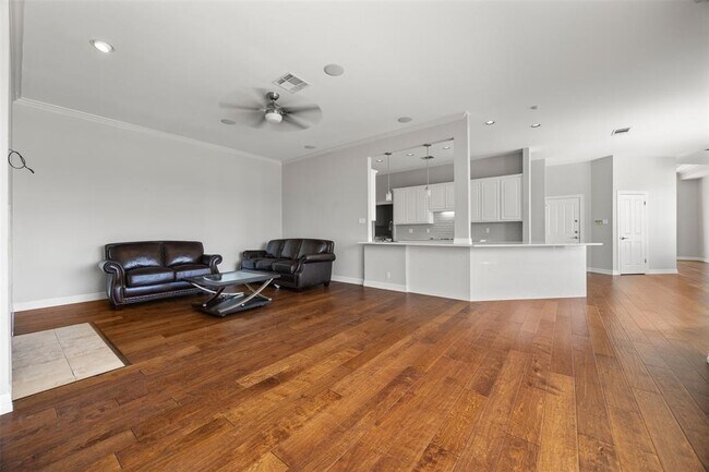 Foto del edificio - 9300 Simmons Rd