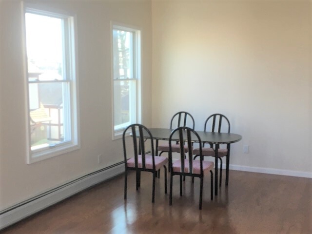 Building Photo - 40 Oakdene Ave
