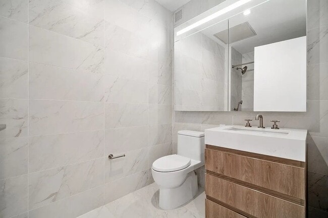 Foto del edificio - 200 E 23rd St