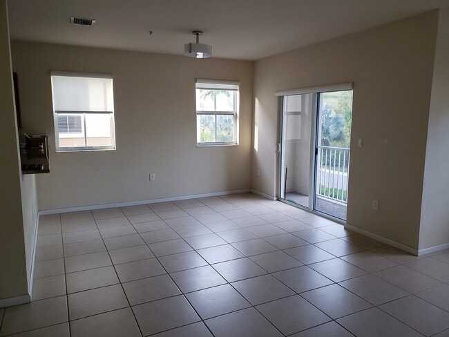 Building Photo - 8740 NW 97th Ave