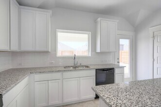 Building Photo - 21251 Shr Blf Dr