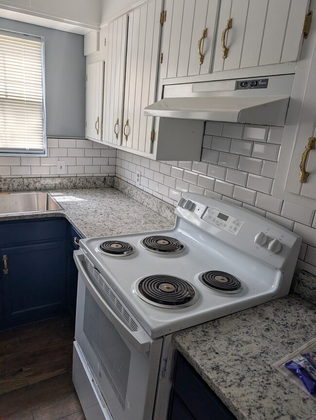 Foto del edificio - 1196 McArthur Dr