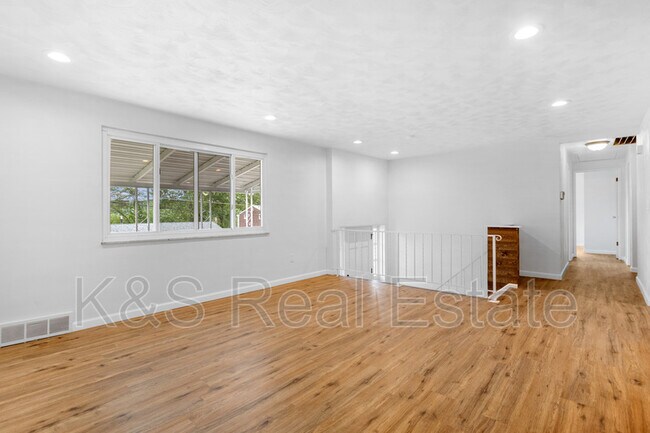 Building Photo - 153 McAlister Dr