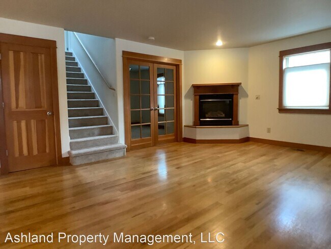 Building Photo - 3 br, 2.5 bath House - 846 Blackberry Lane