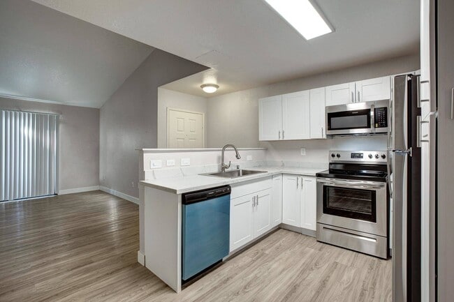 Building Photo - Reserve at Riverlake Apartments