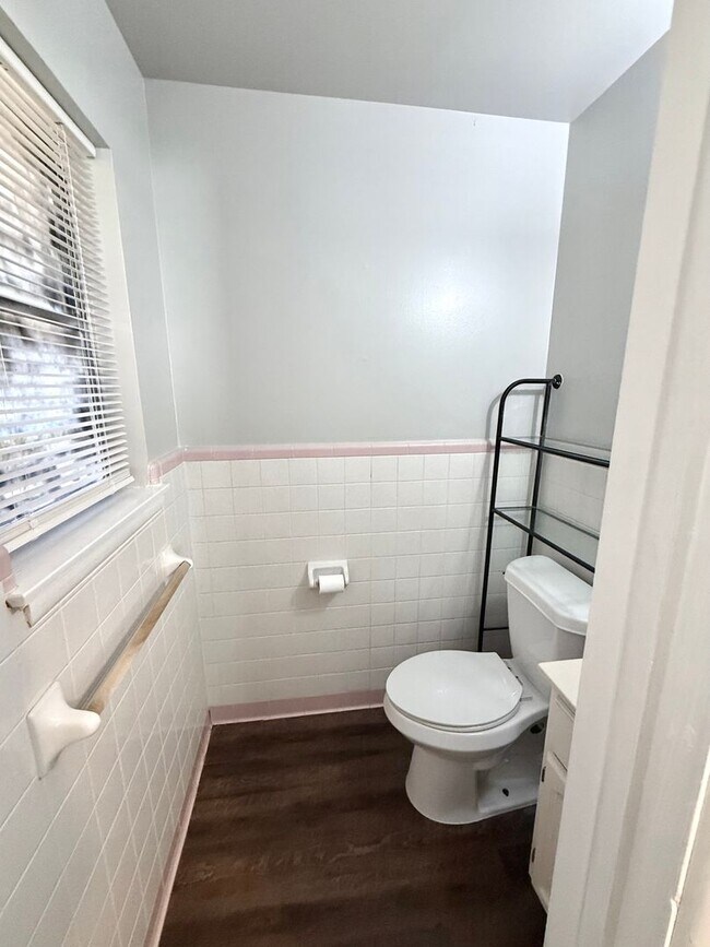 Foto del edificio - Beautiful 3BD 1.5BA Home W/  Bonus Room in...