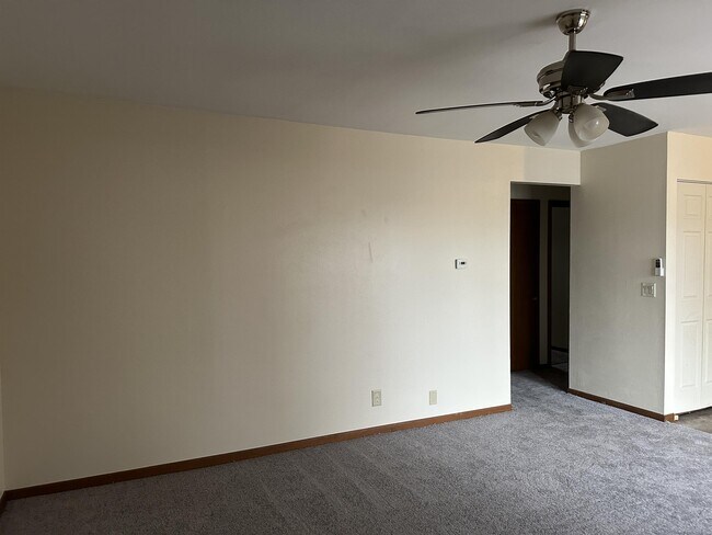Building Photo - 503 N Walnut Ave