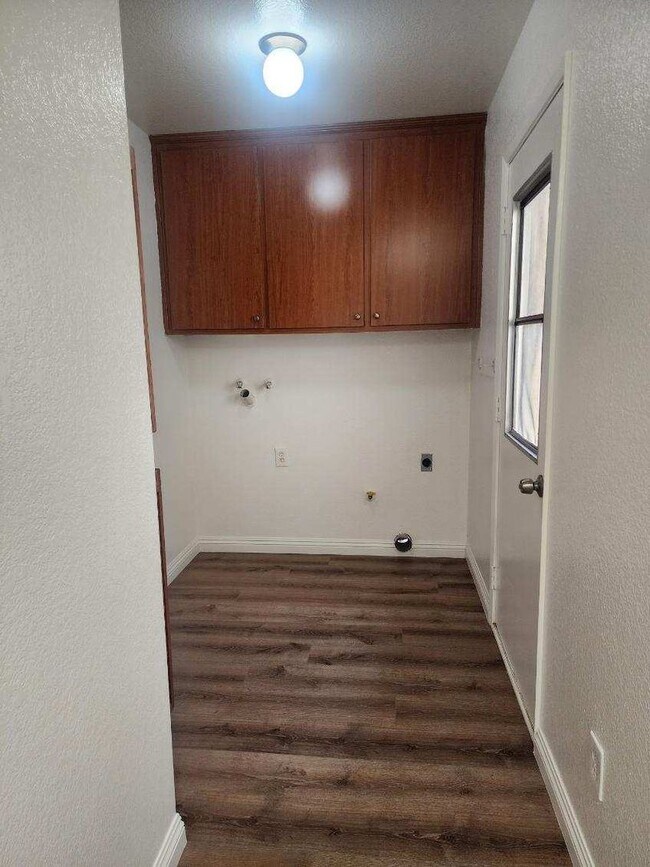 Foto del edificio - 6205 Wilson Rd