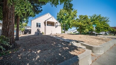 Building Photo - 619 E Monte Vista Ave
