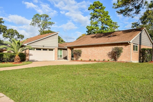 Building Photo - 12402 Amado Dr