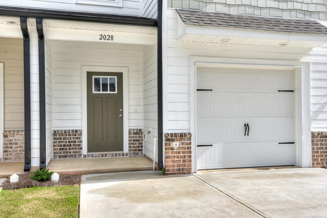 Building Photo - 2028 Denmark Ave SE