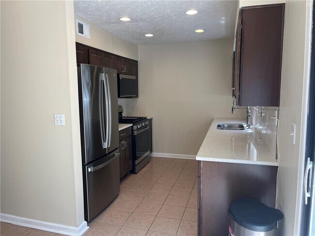 Building Photo - 1002 Parkaire Crossing
