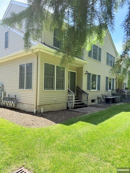 Building Photo - 63 Trotters Ln