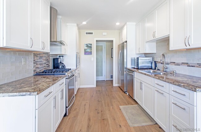 Building Photo - 620 W Solana Cir