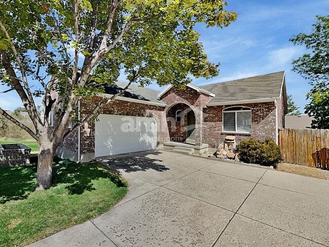 Building Photo - 13889 S Friendship Dr