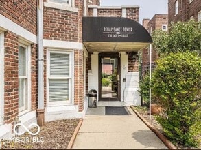 Building Photo - 230 E 9th St