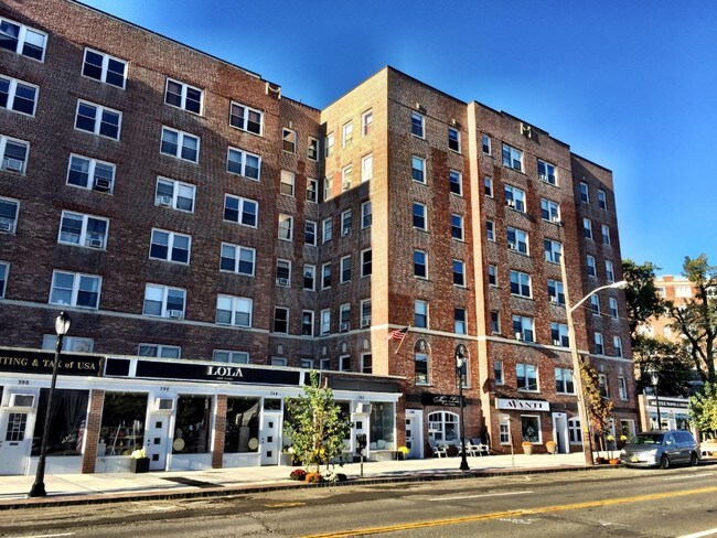 Building Photo - 5 Old Mamaroneck Rd