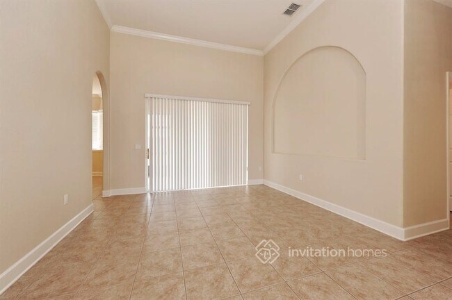 Building Photo - 6925 Bushnell Dr