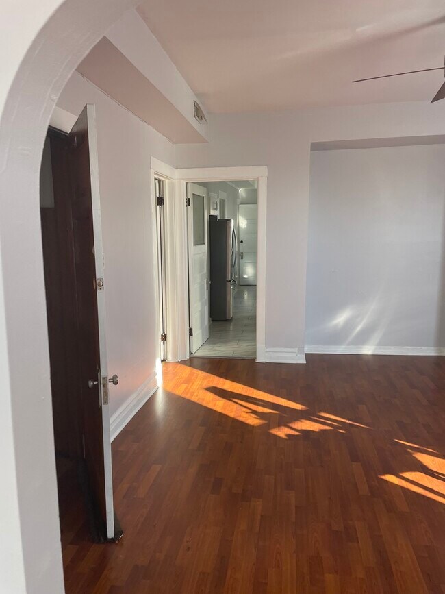 Foto del edificio - 1511 N Keystone Ave