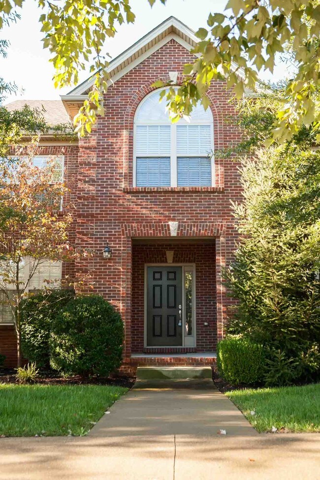 3323 Beaumont Centre Cir, Lexington, KY 40513 Townhouse for Rent in