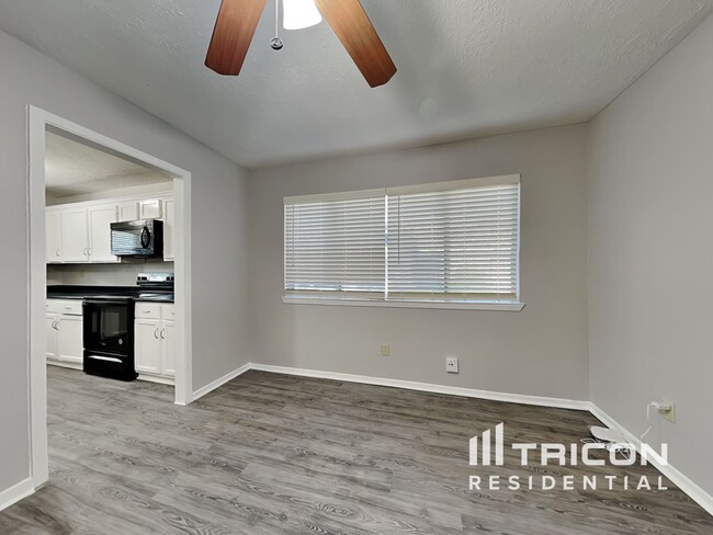 Foto del edificio - 17226 Artwood Ln