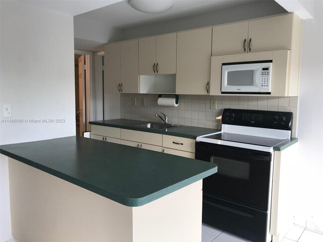 Foto del edificio - 9331 SW 4th St