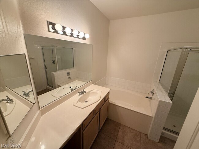 Building Photo - 2050 W Warm Springs Rd