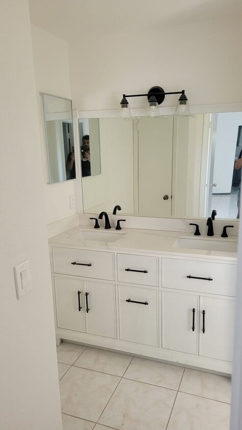 Foto principal - 117 Chicago Woods Cir