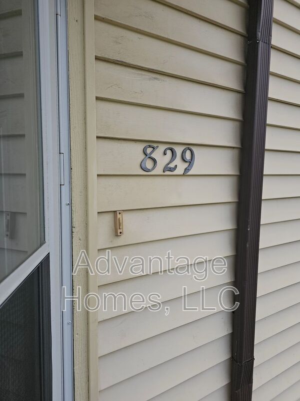 Foto del edificio - 829 N 70th Terrace