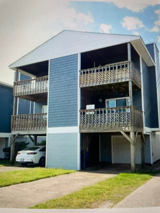 Building Photo - 741 W Ocean View Ave