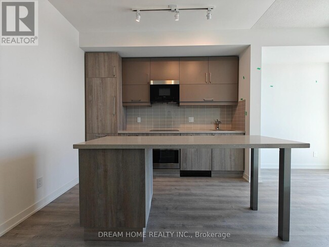Photo du bâtiment - 8119-A8119 Birchmount Rd