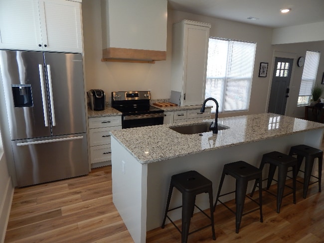 Building Photo - 233 Marshland Ln