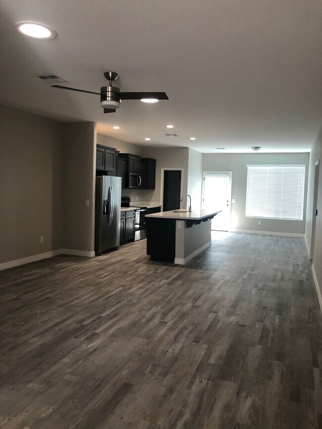 Foto del edificio - Brand new & Gorgeous Townhomes