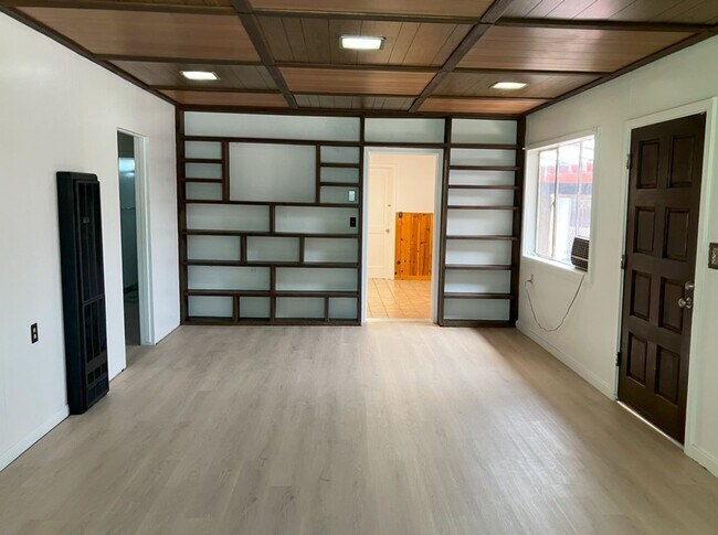 Foto del edificio - 820 Lone Palm Ave