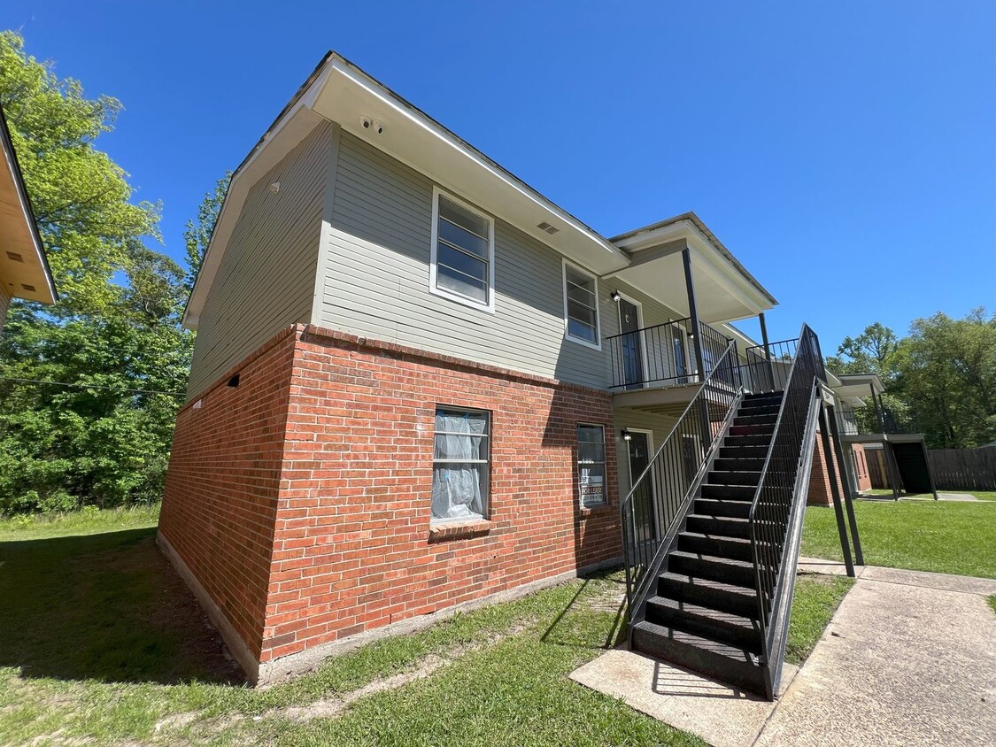 Primary Photo - Baker Trails Apartments