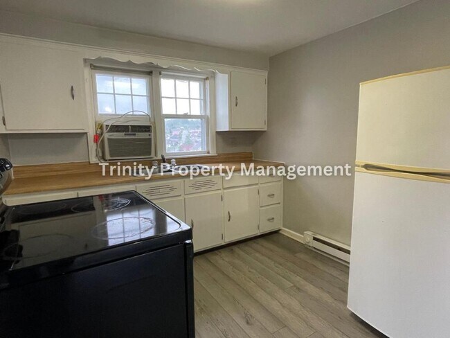 Building Photo - 106 1/2 Burton Ave, Apt B