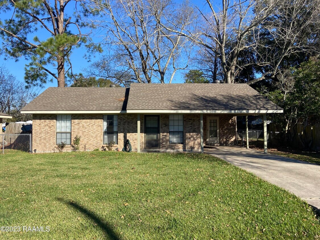 Primary Photo - 108 Burrow Dr