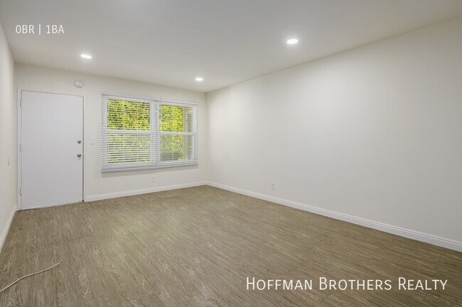 Foto del edificio - 2003 Beachwood Dr