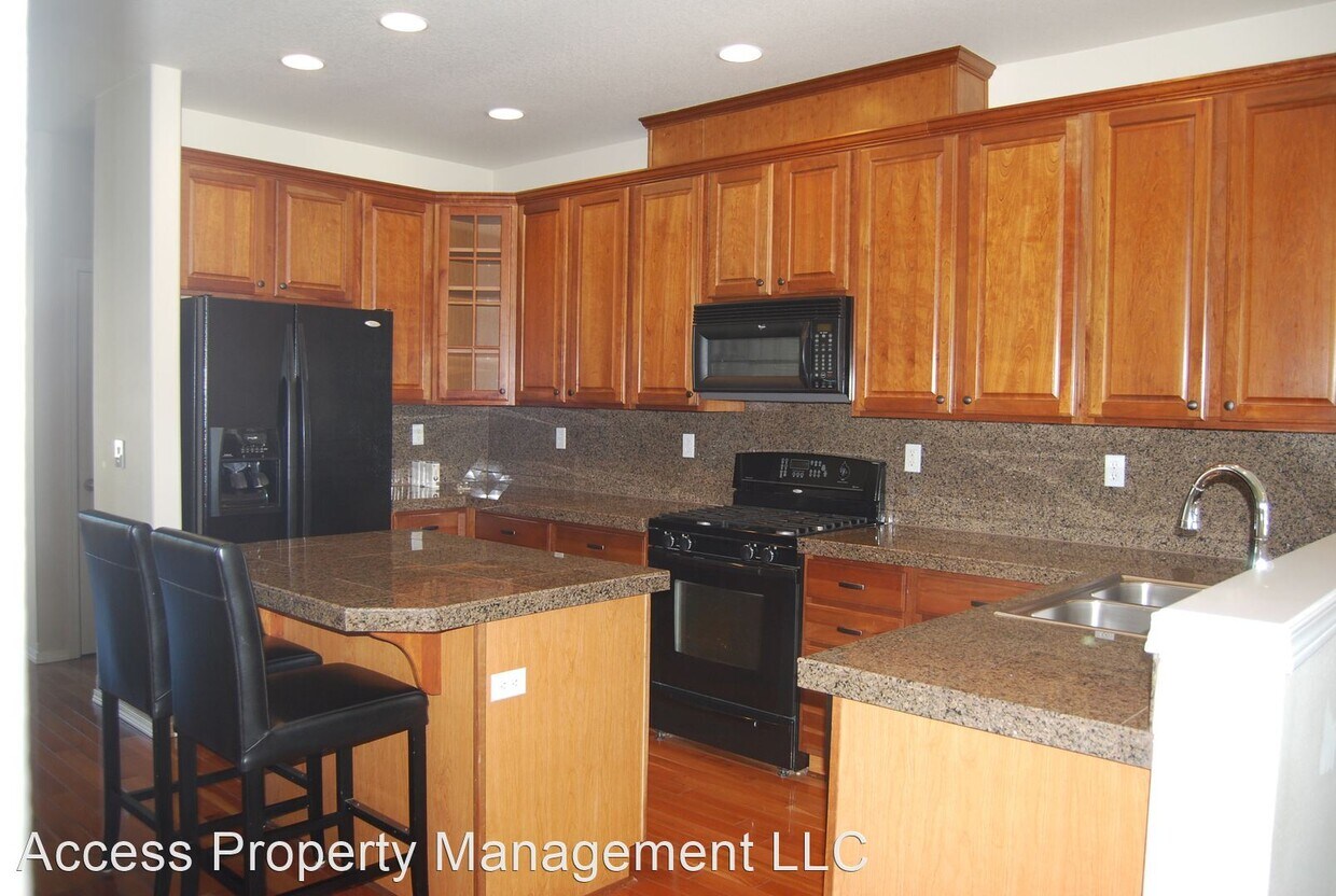 Primary Photo - 4 br, 2.5 bath House - 3717 E Oak Grove St