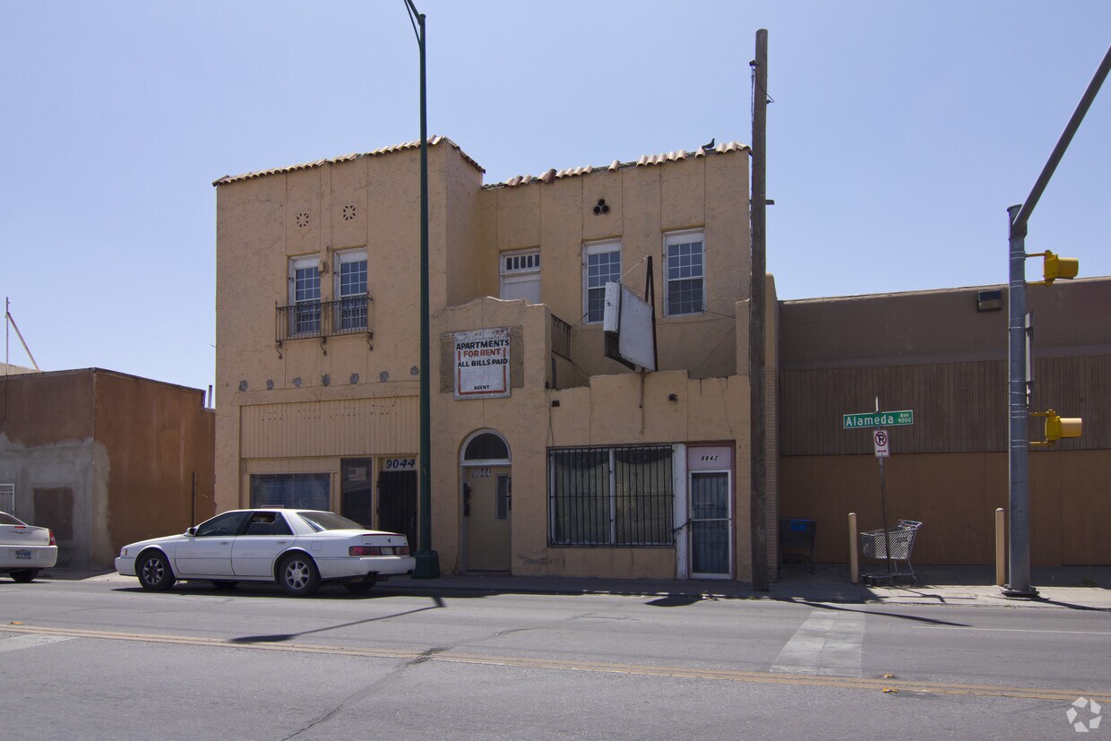 Building Photo - 9044 Alameda Ave