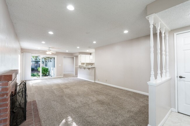 Foto del edificio - Cute 2 Bedroom Duplex in Great Morgan Hill...